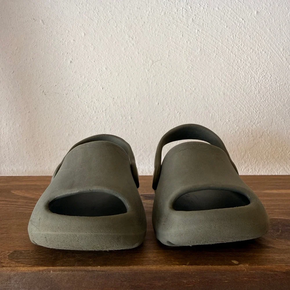 Koala Kids Clogs Olive Green Slip On Sandals Size 4 Lightweight Casual Shoes